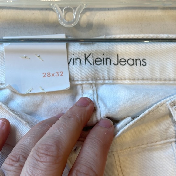 NWT kelvin klein white jeans, 28x32, straight leg, mid-rise - Picture 3 of 7